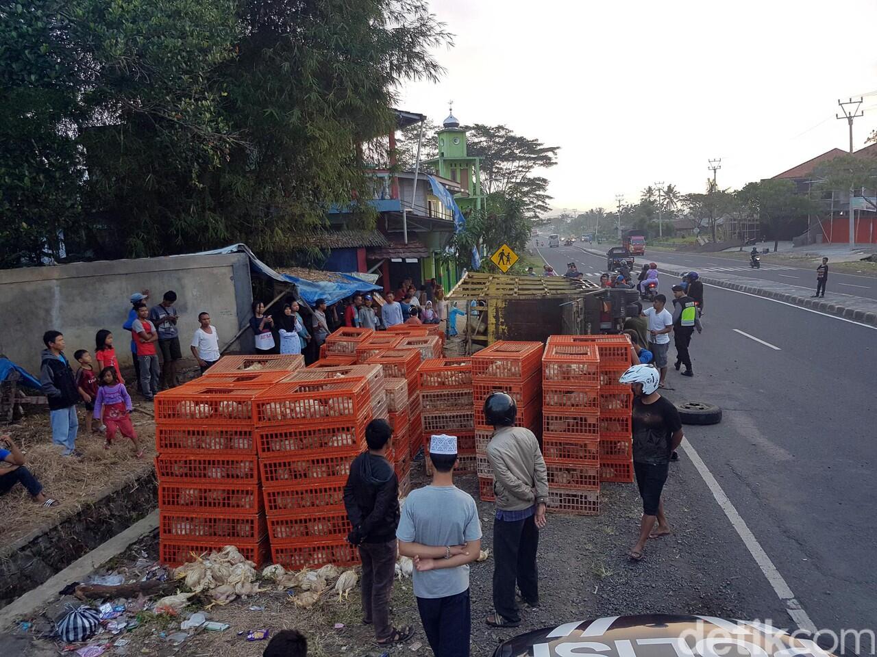 &#91;BREAKING NEWS&#93; Truk Terguling di Sukabumi, Ratusan Korban Tewas