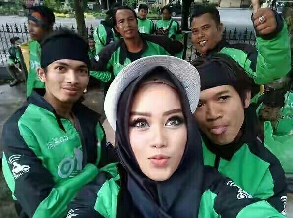 Sopir Ojek Online Dibawah Ini Pasti Bikin Kamu Baper