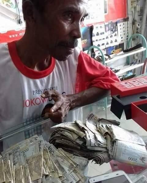 PERJUANGAN SEORANG BAPAK MEMBELIKAN SMARTPHONE UNTUK ANAKNYA