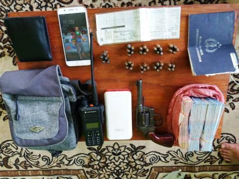 Diduga Pungli..!! Tim Intelijen TNI Sita Revolver Oknum Polisi