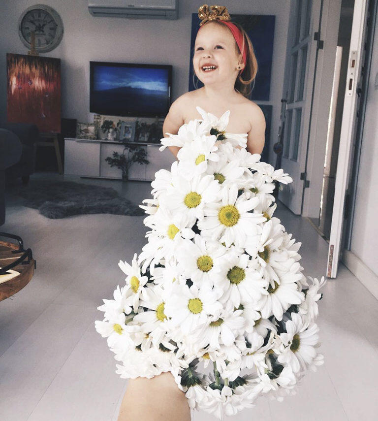 Anak Ini Mendadak Viral Karena Bunga dan Sayuran!