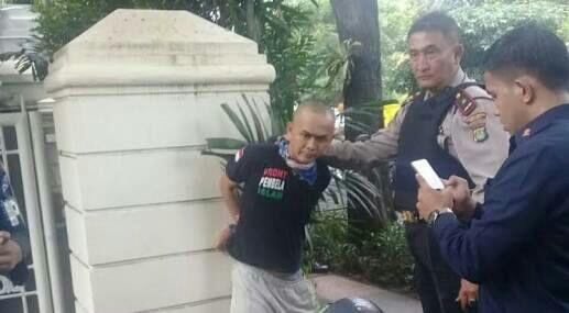 Pria Berbaju FPI Mondar-Mandir Di Rumah Panglima TNI Ditangkap!