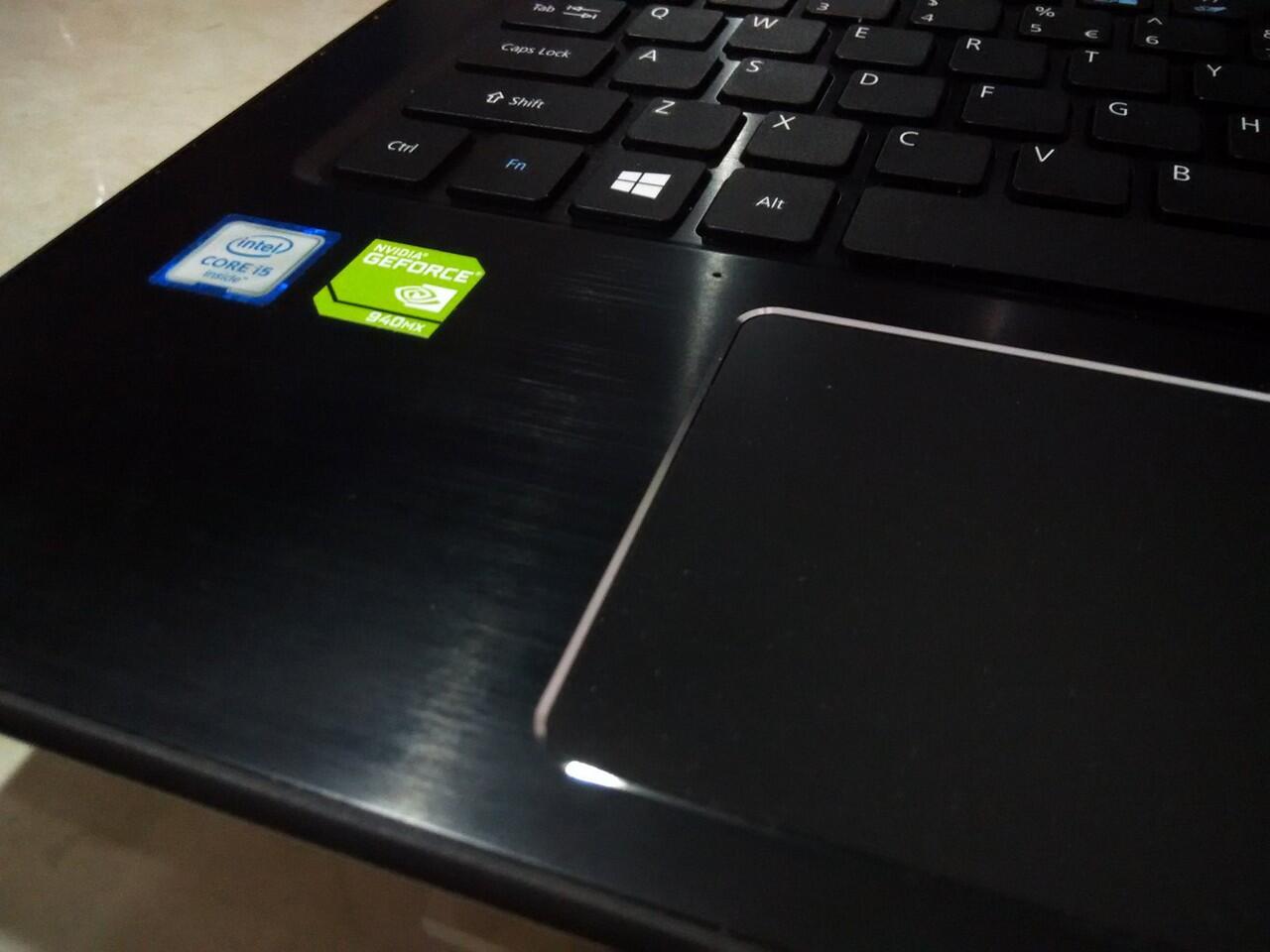 Ноутбук acer черный экран. Acer e55 36 12 Хью Тип дисплея. Пломба на коробке ноутбука Асер.