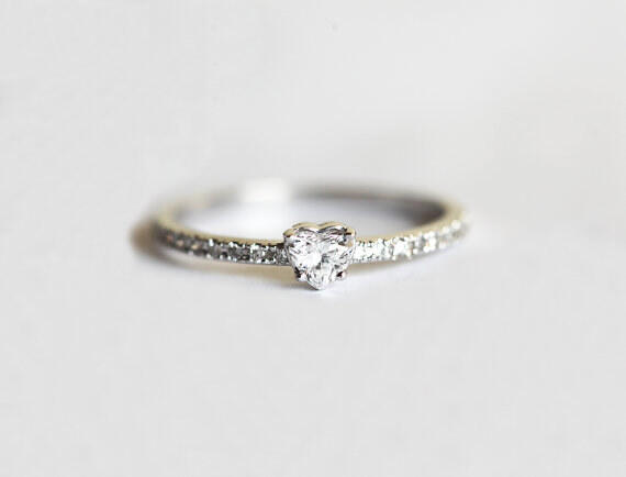 10 Ide Cincin Pernikahan Manis Untuk Kamu Yang Menyukai Kesederhanaan