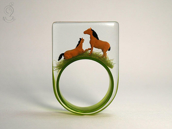 Miniatur Cantik di Cincin Kreatif Ini Bikin Terpesona