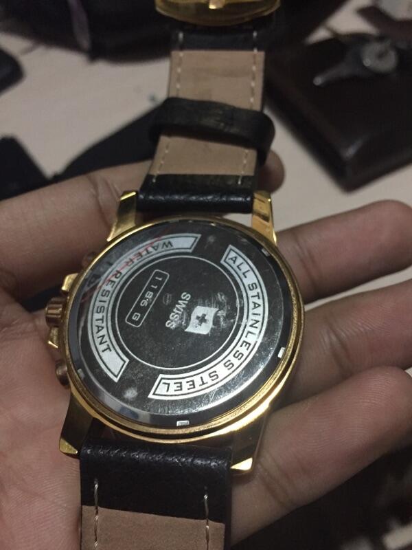 tanya gan beda swiss army dan swiss commando itu apa?