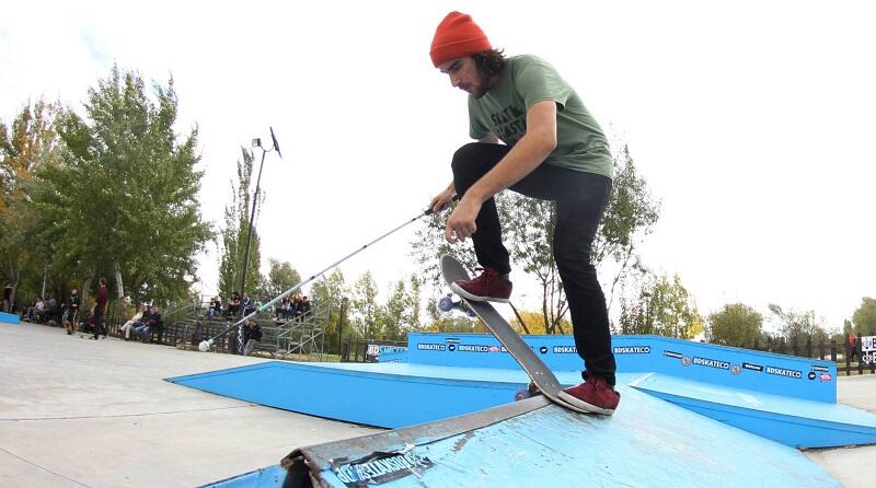 Walau Buta, Pria Ini Berhasil Jadi Skateboarder Profesional