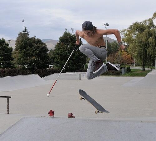 Walau Buta, Pria Ini Berhasil Jadi Skateboarder Profesional