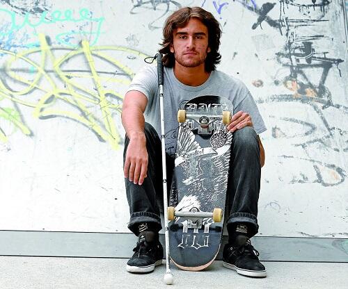Walau Buta, Pria Ini Berhasil Jadi Skateboarder Profesional