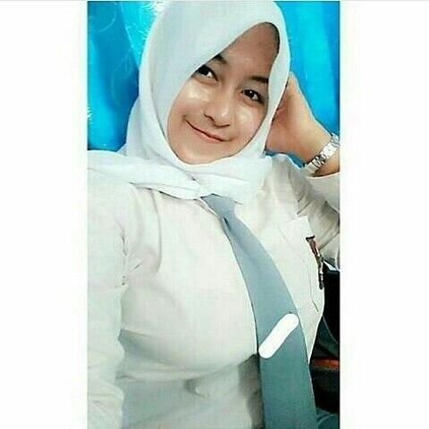 Masih Pakai Seragam Pramuka, Siswi SMA Tertangkap sedang Begituan