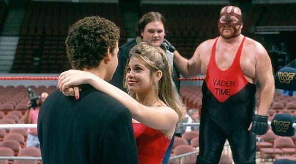 10 pegulat WWE yang pernah muncul sebagai cameo di acara Televisi