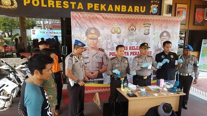 Belajar dari Internet, Warga Pekanbaru Produksi 36 Butir Pil Ekstasi Setiap Hari