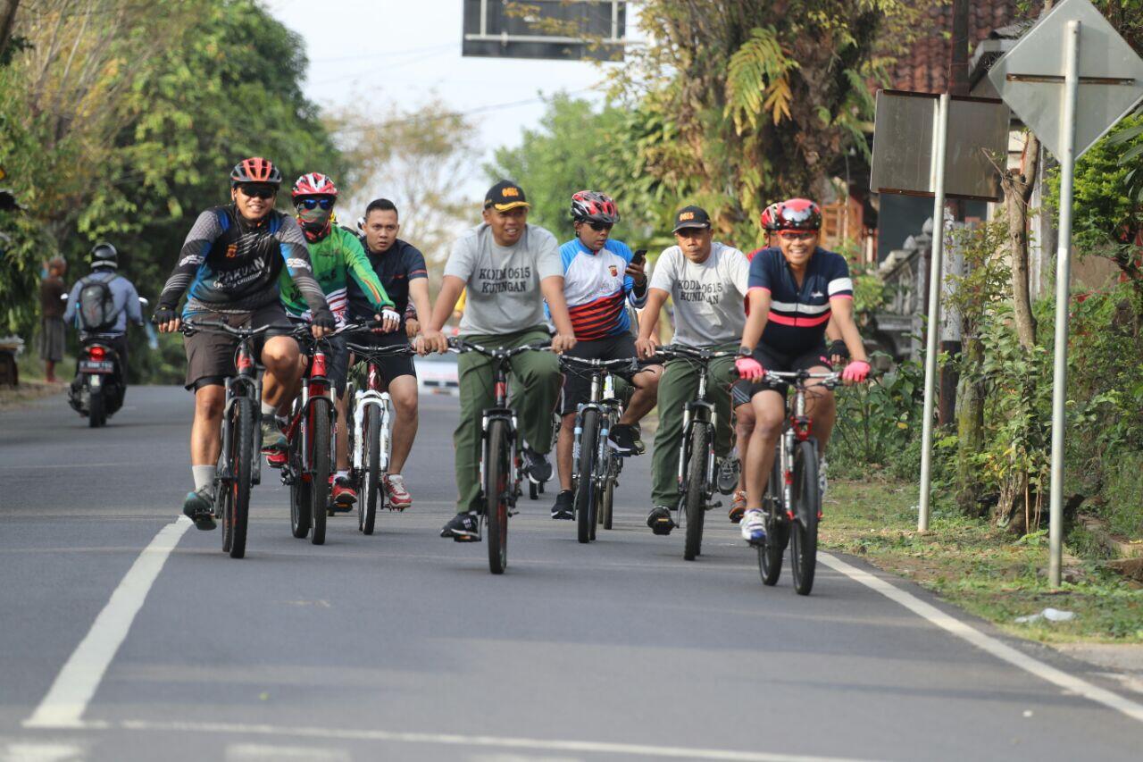 Jalin Singeritas, Kapolres Kuningan Gowes Bareng Dandim 