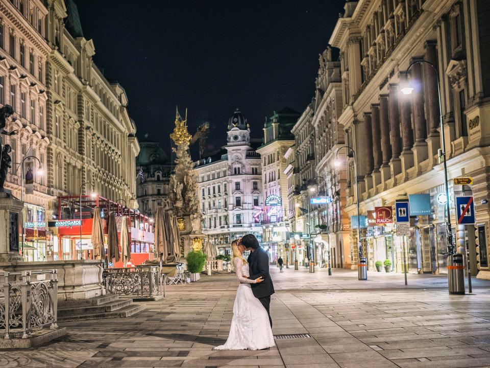 Jangan Baper Foto pre-wedding di Pasangandi 16 negara, hebohkan dunia