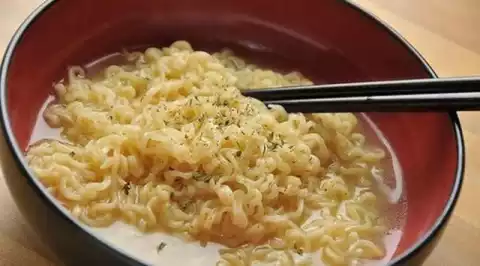 Dampak Buruk Makan Mie Instan Bagi Wanita