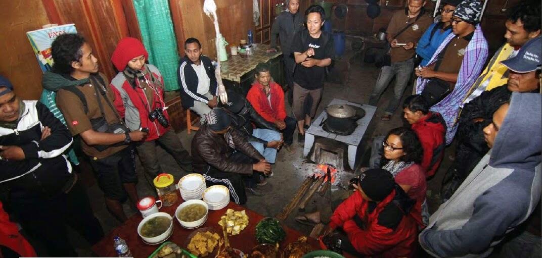 Warga Suku Tengger Menjamu Tamunya di Dapur, Mengapa?