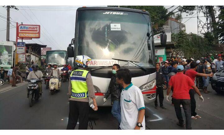 Guru Tewas Tertabrak Bus Pariwisata di Puncak