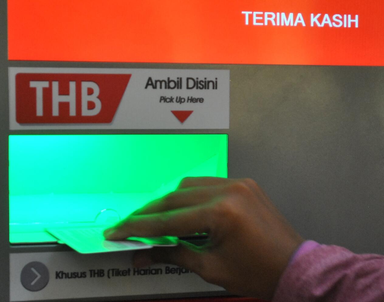 TERAPI LISTRIK VENDING MACHINE COMMUTER LINE