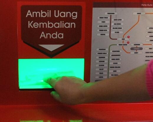 TERAPI LISTRIK VENDING MACHINE COMMUTER LINE