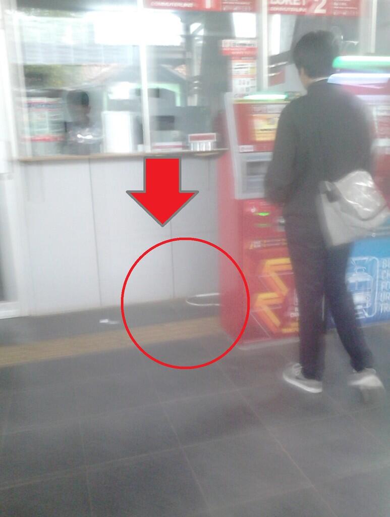 TERAPI LISTRIK VENDING MACHINE COMMUTER LINE
