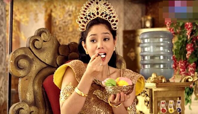 Inilah Sosok Cantik Baginda Ratu yang Bikin Heboh dengan Iklan Es Krimnya