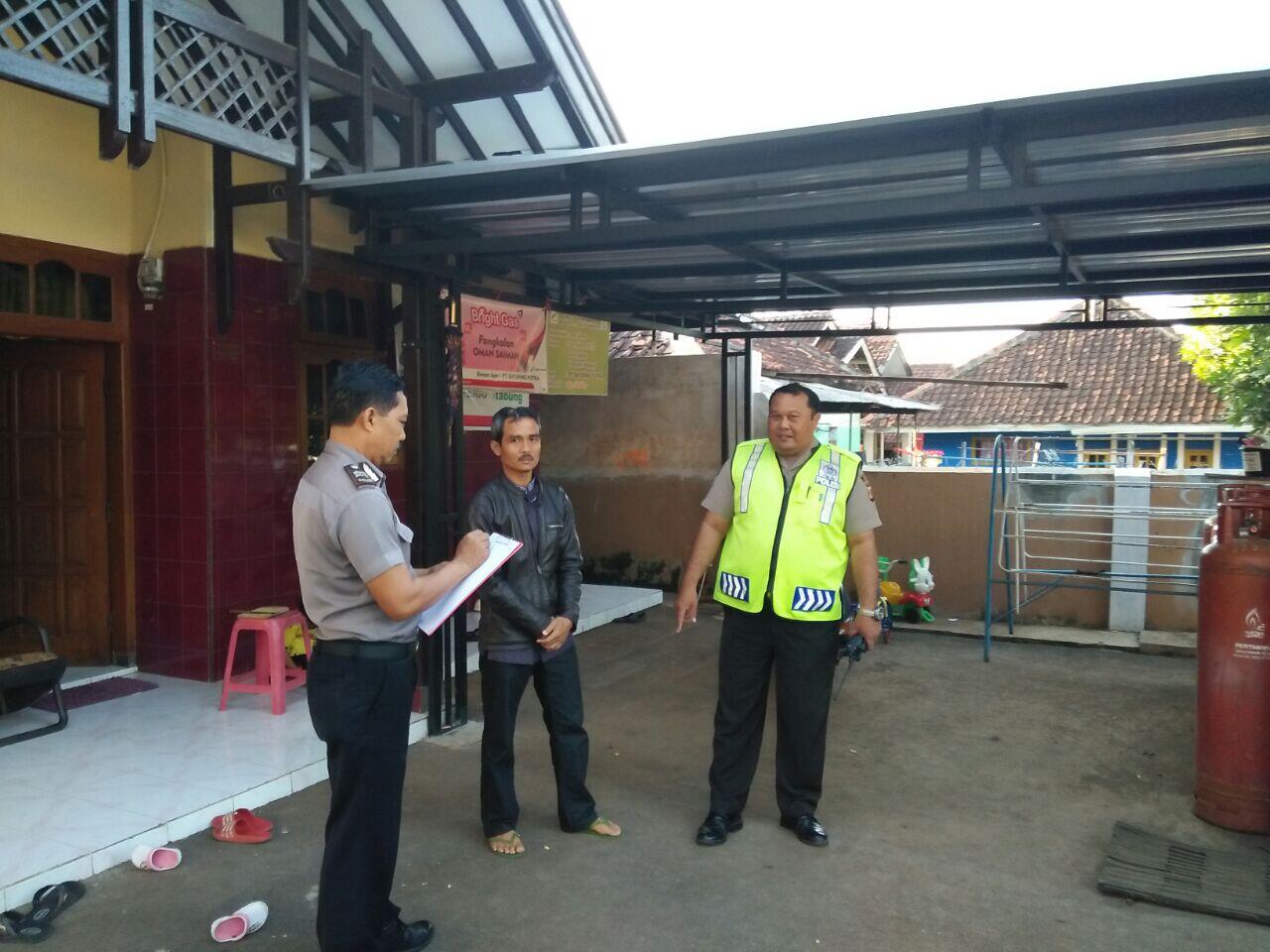 Anggota Polsek Lebakwangi Melakukan Cek TKP Curanmor