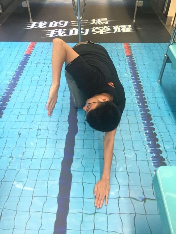 Ilusi Optik, Lantai Kereta Ini Seperti Kolam Renang