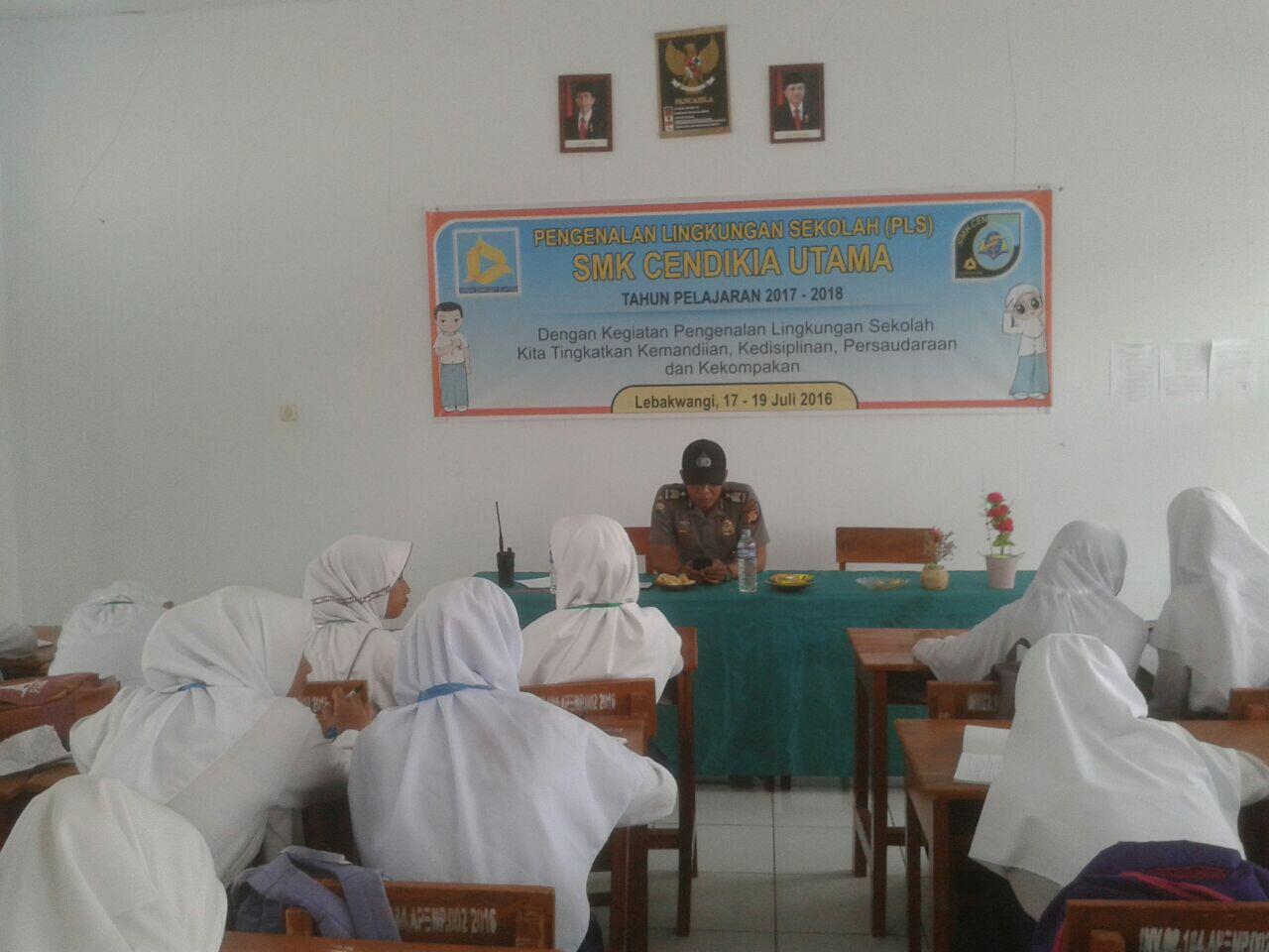 Bhabinkamtibmas Polsek Lebakwangi Berikan Arahan Di SMK Cendikia Utama