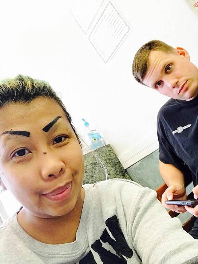 Wanita Ini Bikin Netizen Iri Dan Heran Karena Pacari Bule