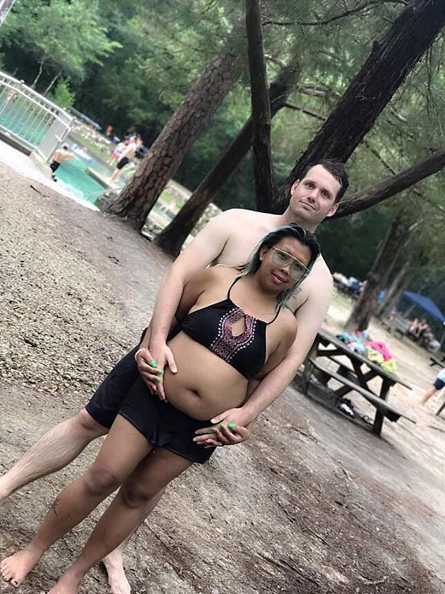 Wanita Ini Bikin Netizen Iri Dan Heran Karena Pacari Bule