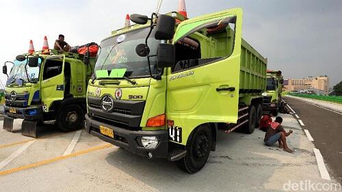 Uji Beban Jalur TransJakarta Koridor 13, Puluhan Truk Dikerahkan