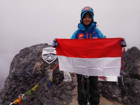 Khansa Syahlaa, Pendaki Cewek Termuda yang Taklukkan 7 Puncak Tertinggi di Indonesia