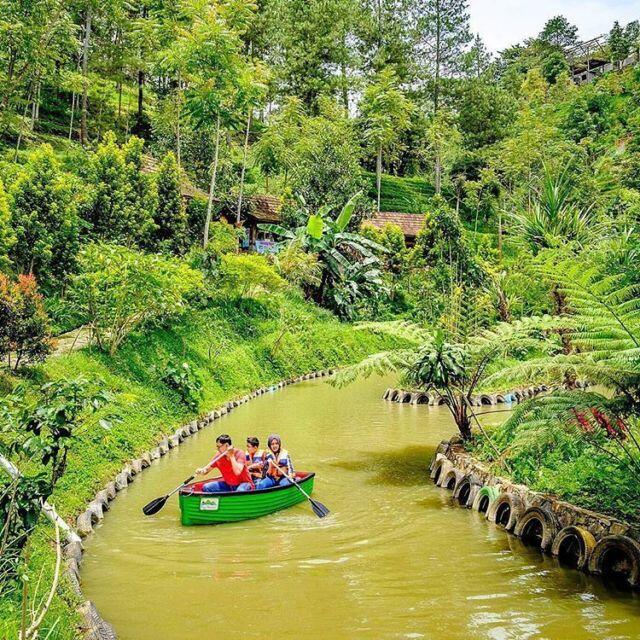 Naik Permadani Aladdin di Dago Dream Park, Bandung