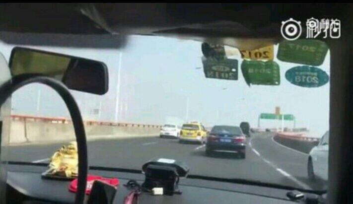 Taksi Ini Salip 50 Mobil Dalam Waktu Kurang Dari 2 Menit