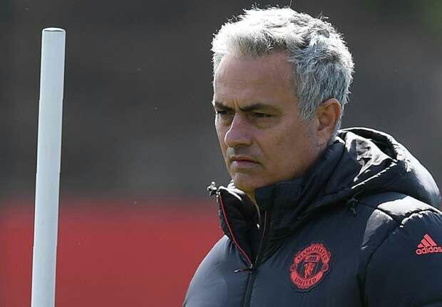 MENERKA FORMASI TIGA BEK MANCHESTER UNITED