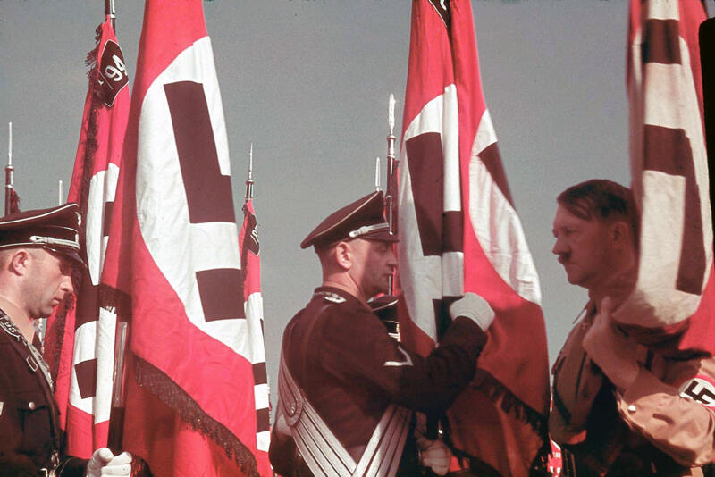 (Penggemar PD2 Masuk!!!) Blutfahne, Misteri Bendera Sakral Berdarah Partai NAZI.