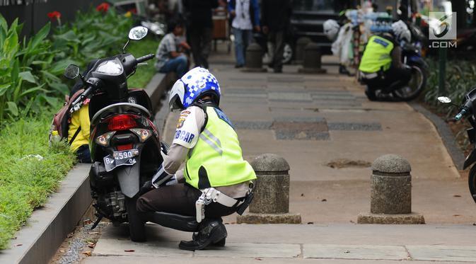 Polisi Giat Razia, Trotoar Kebon Siri Lengang dari Pemotor