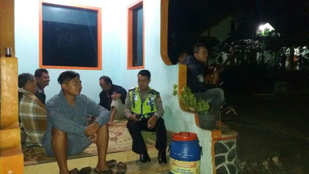 Anggota Polsek Darma Laksanakan Patroli Malam