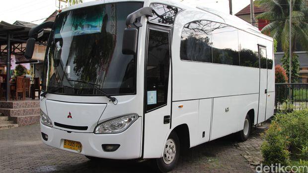 Interior Bus Party Royale VIP yang Disita Kemenhub