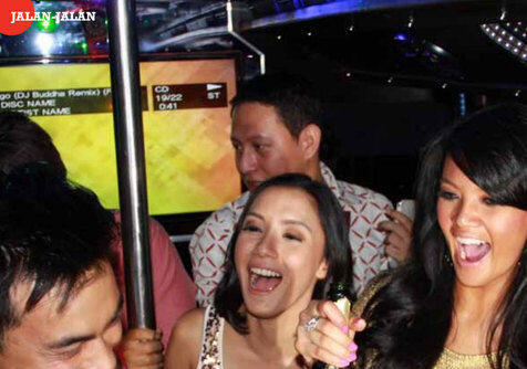 Interior Bus Party Royale VIP yang Disita Kemenhub