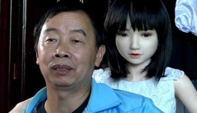 Kenapa Pria Jepang Lebih Suka ‘Menjalin Hubungan’ dengan Boneka Dewasa?