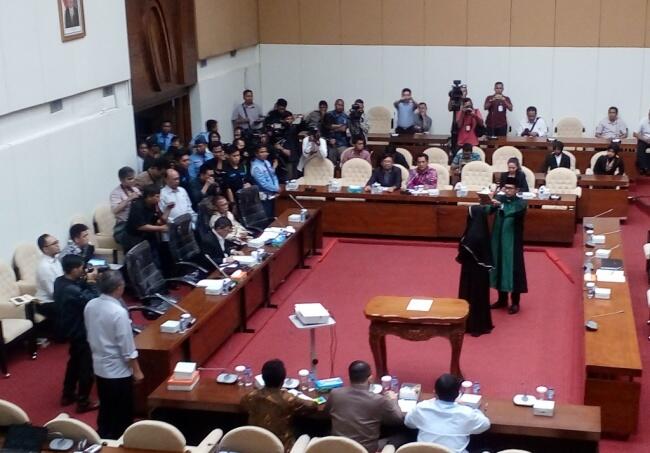 Yulianis Sebut Komisioner KPK Terima Suap Rp1 Miliar