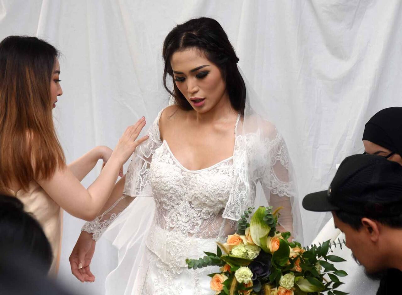 Jessica Iskandar Cantik Pakai Gaun Pengantin
