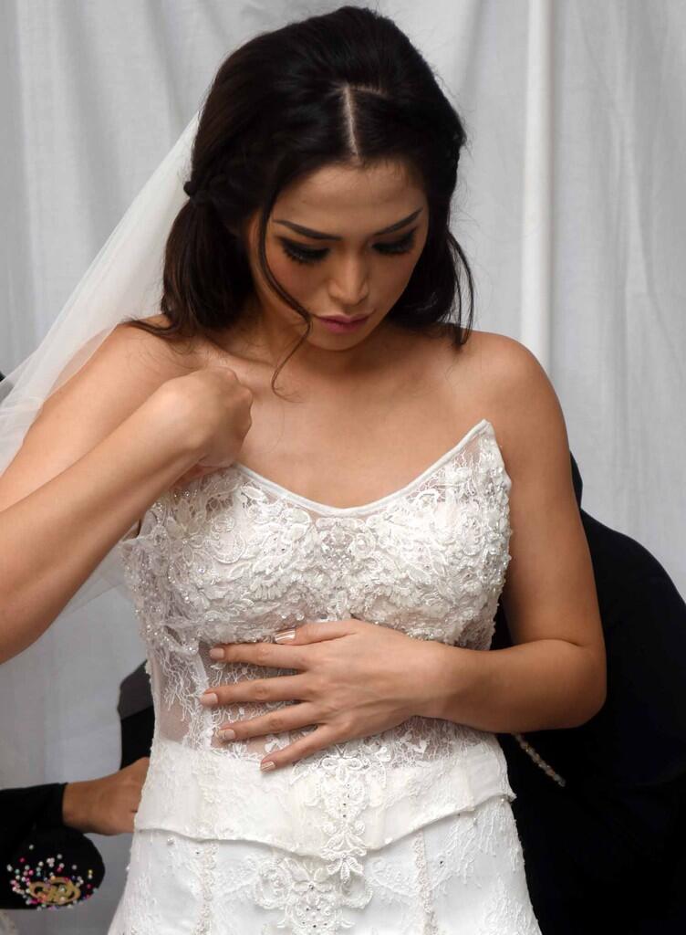 Jessica Iskandar Cantik Pakai Gaun Pengantin