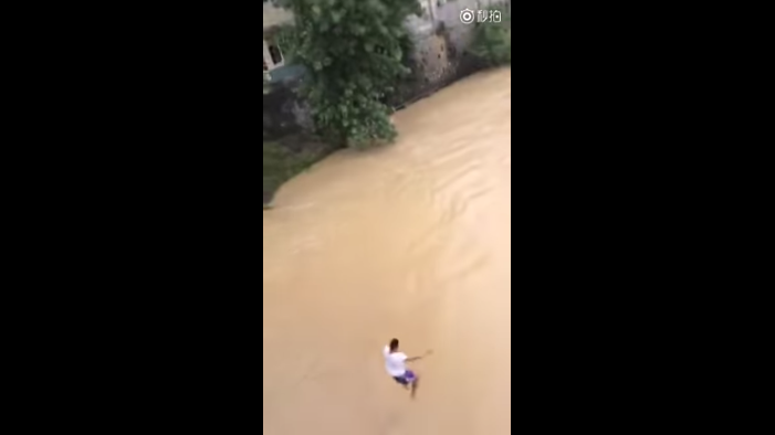Miris Banget! Sudah Nekat Terjun ke Sungai, Lamaran Pria Ini Malah Ditolak