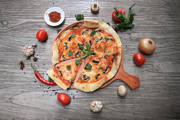 Allium Batam Hotel Promosikan Pizza Black Wood-fired Halal