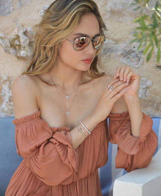 Usai Dihujat Gara" Pakai Baju Seksi, Cinta Laura Hapus Tulisan Indonesia Di IG