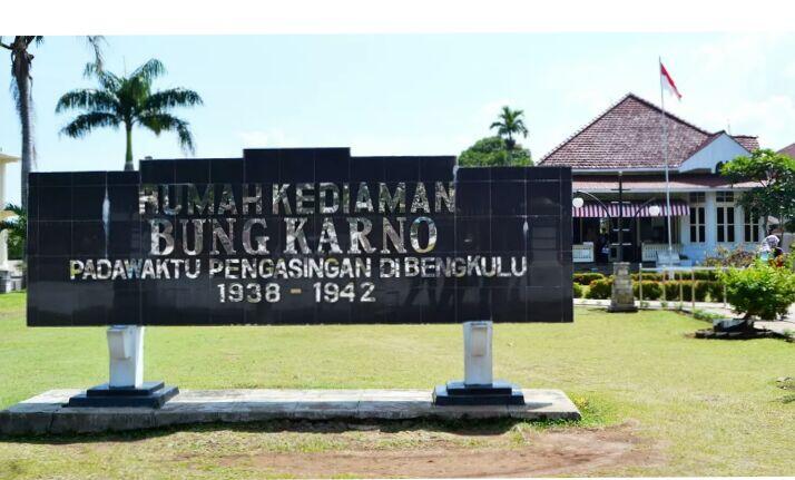 Misteri Bayangan Hitam di Rumah Pengasingan Bung Karno