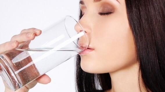 &#91;HEALTH&#93; MANFAAT MINUM AIR HANGAT DI PAGI HARI