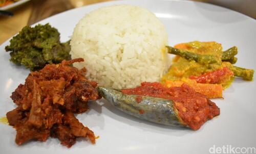 Makan Nasi Campur Aneka Lauk di 4 Tempat Bernuansa Nyaman Ini